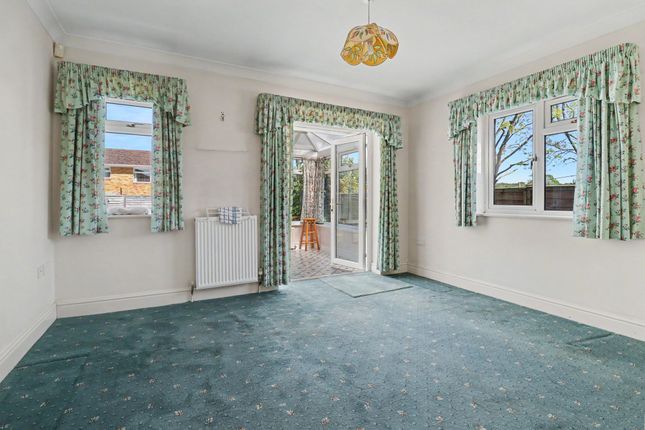 51 Shorts Road, Eastleigh photo 3