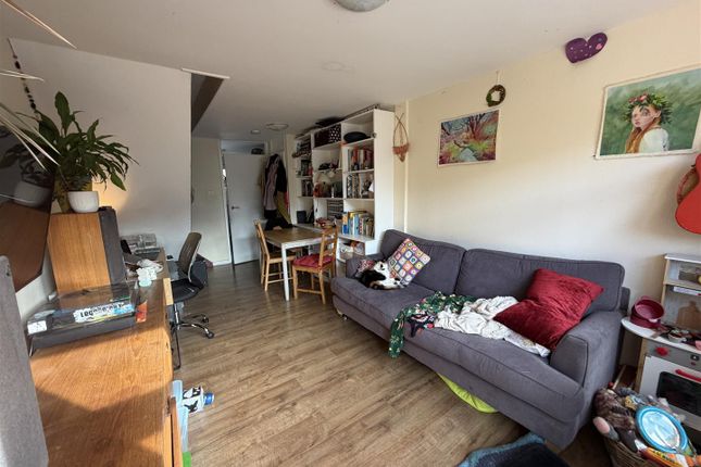 14, Tiptree Close, London photo 4