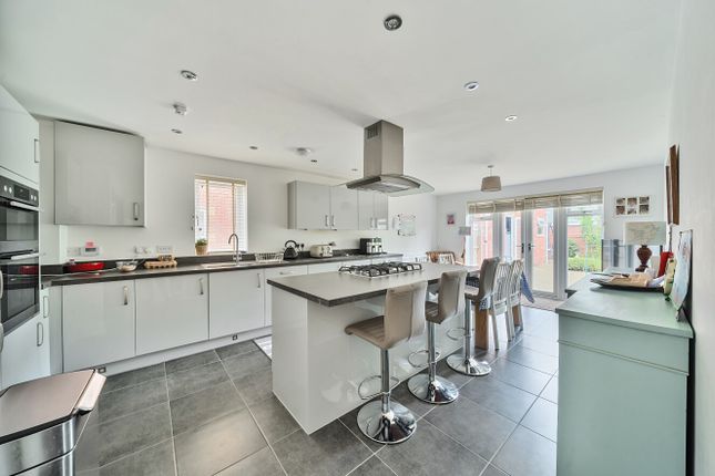 47, Trinity Circle, Buckinghamshire photo 5