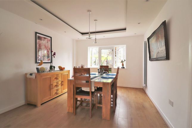 100, Costons Lane, Greenford photo 4