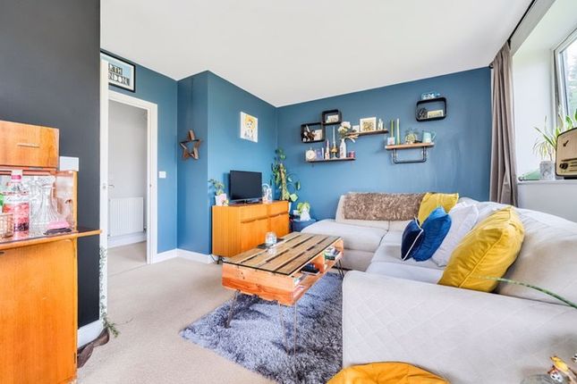 Flat for sale in Well Grove, London