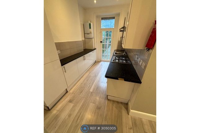 A, Wolverton Mansions Uxbridge Road, London photo 5