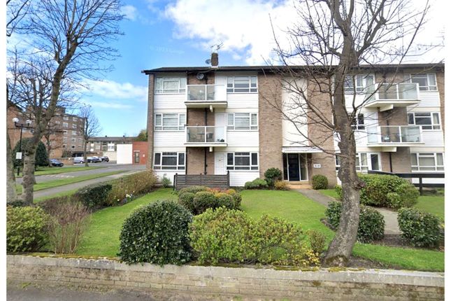 Flat to rent in Victoria Court, Southport