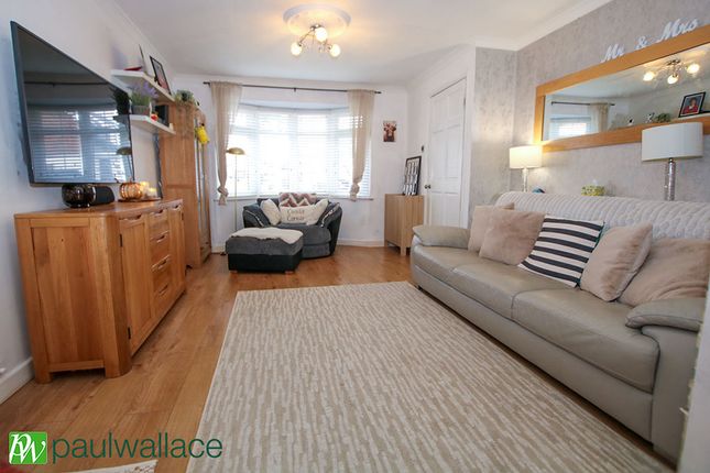 137, Smarts Green, Waltham Cross photo 3