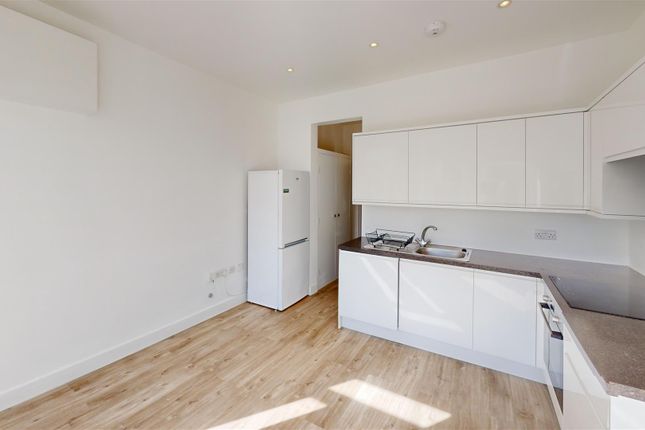 Flat 1, Redlands Place, Brighton Road, Horsham photo 2