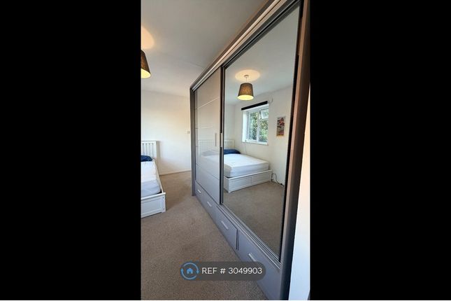B Brandram Road, London photo 3