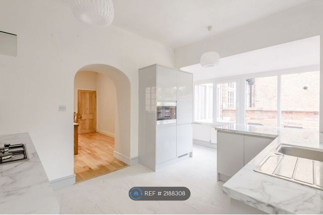Shavington Avenue, Chester photo 3