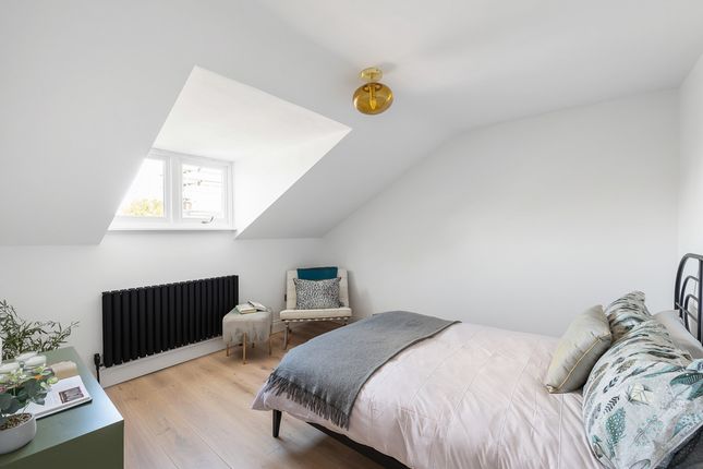 Flat E, 27, St. James's Gardens, London photo 4