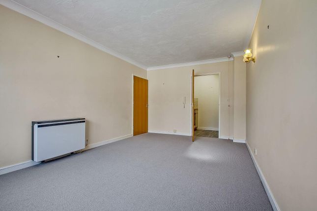 Lychgate Court, Flat 33, 34, Friern Park, London photo 3