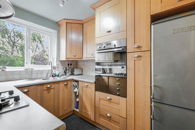 34, Ullswater Crescent, Nottingham photo 3
