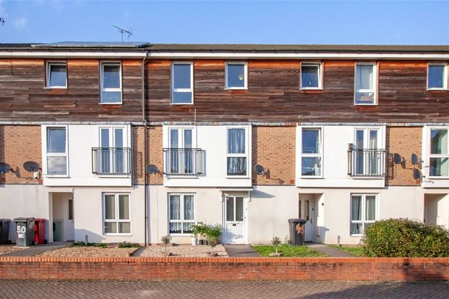 Thumbnail Terraced house for sale in Meadow Way, Caversham, Reading