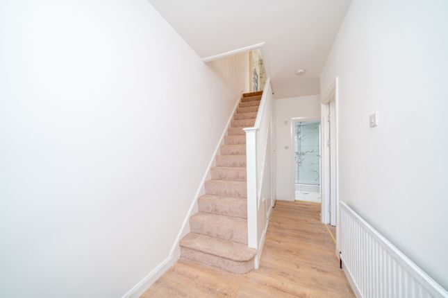 33, Wainfleet Avenue, Romford photo 2