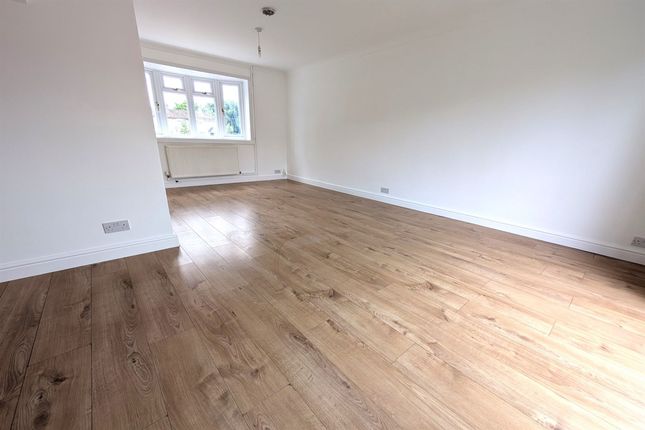 4 Thorness Close, Southampton photo 5