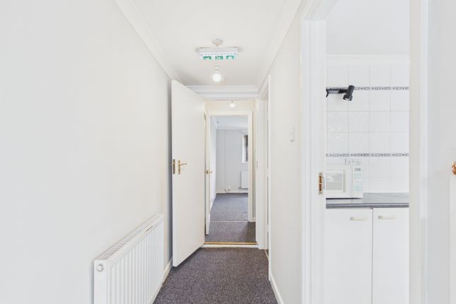 Flat 2, 219 Kingshill Road, Swindon photo 2
