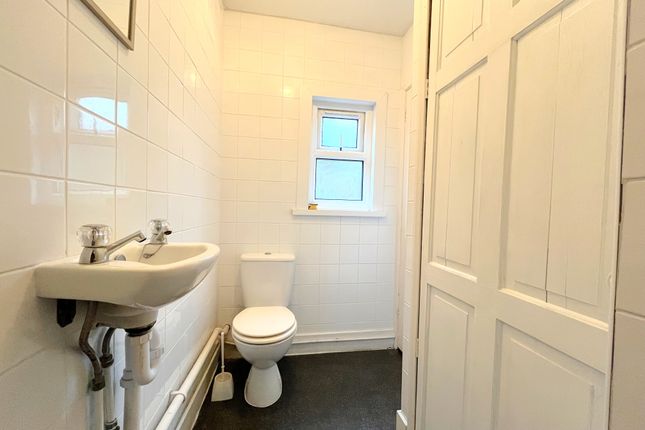 2, Satanita Road, Westcliff-on-Sea photo 4