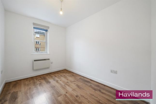 Flat to rent in Pickard Close, London