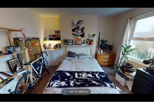 Kings Grove, London photo 3