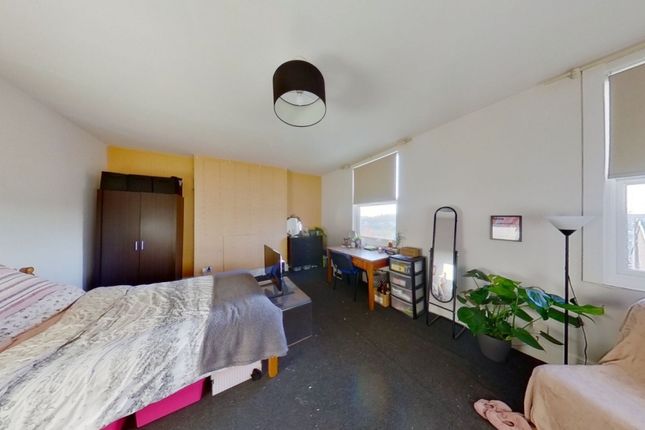 Bright And Spacious Bedroom Featuring A Double Bed...