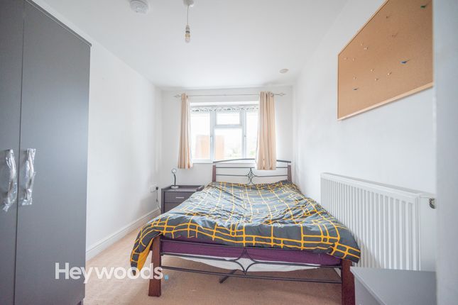 Room to rent in Park Road, Silverdale, Newcastle-Under-Lyme, Staffordshire