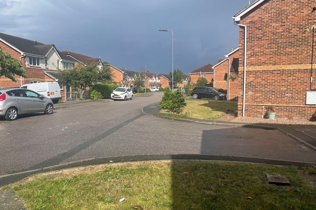 41, Briary Close, Wakefield photo 2