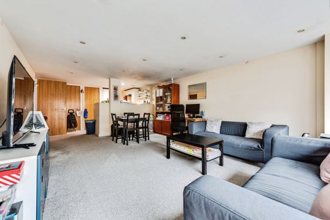 51 Paramount,, Beckhampton Street, Wiltshire photo 4