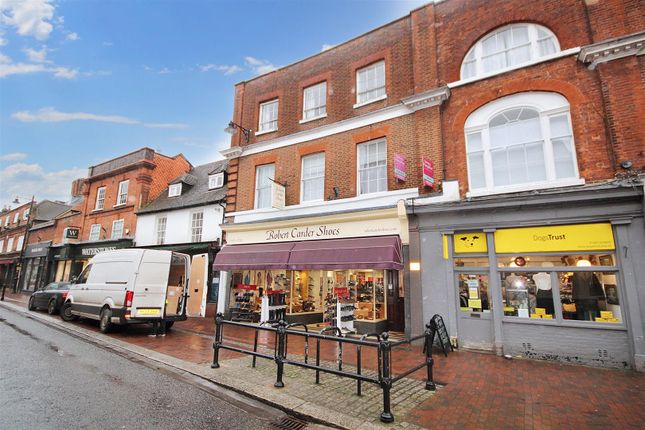 Flat to rent in High Street, Godalming