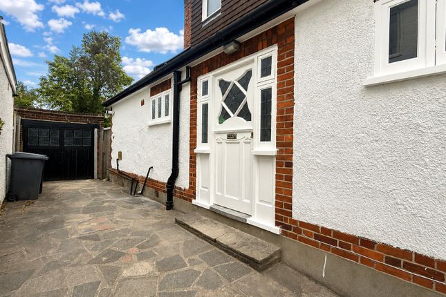 20, Oak Tree Drive, London photo 2