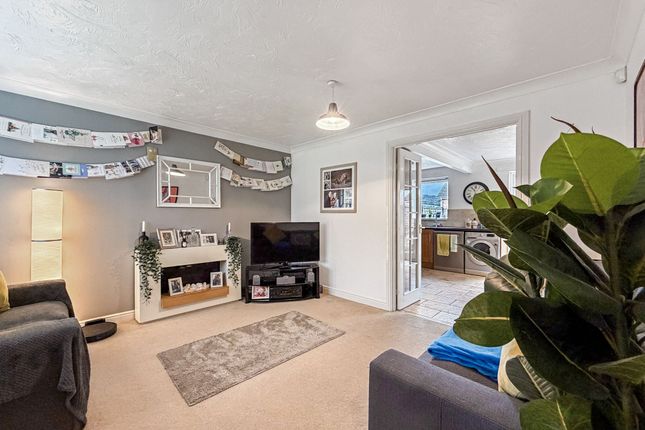 42 Clos Cwm Garw, Caerphilly photo 3