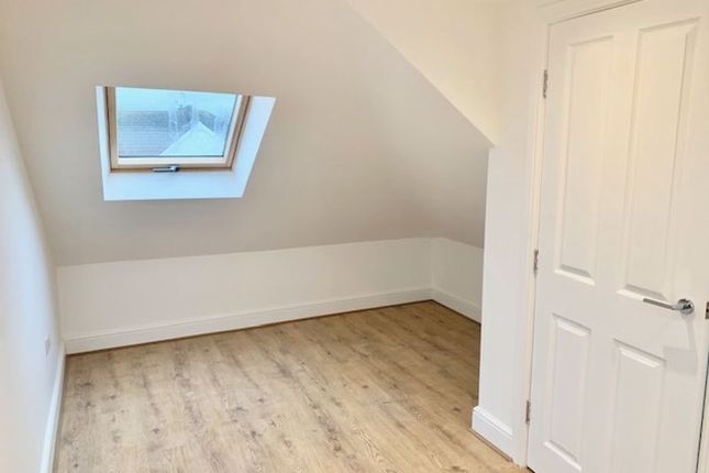 2, Freemantle Avenue, Enfield photo 5