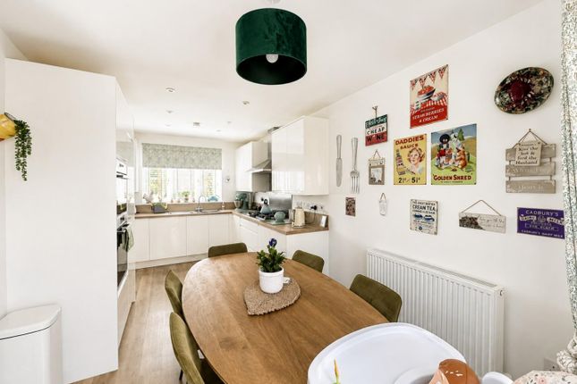 81, Lister Road, Dursley photo 3