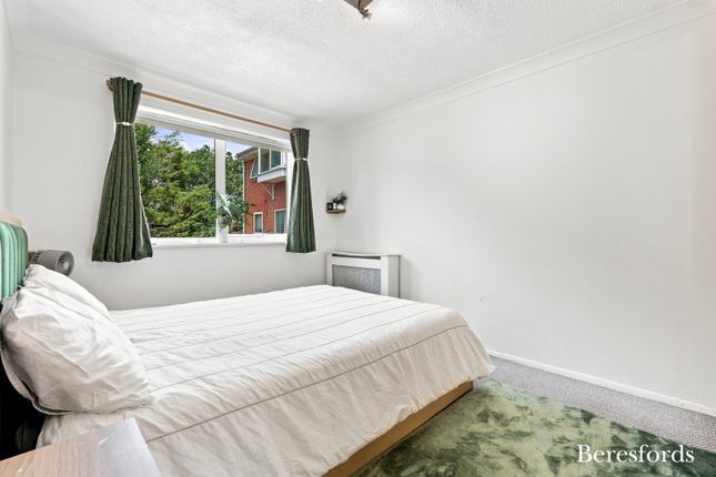 114, Braithwaite Avenue, Romford photo 4