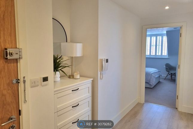 Metropolitan House Pembroke Road, Ruislip photo 5