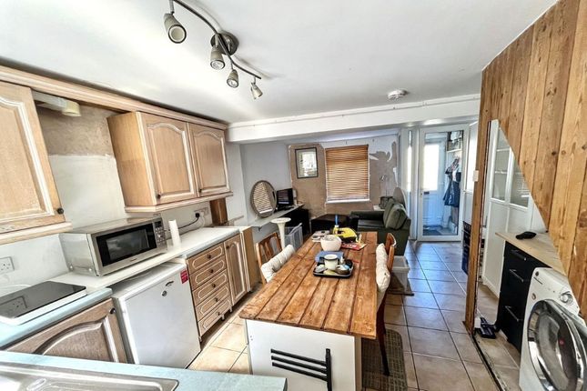 10, South Street, Crewkerne photo 4