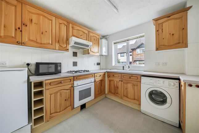 8, Celandine Court, Yateley photo 4