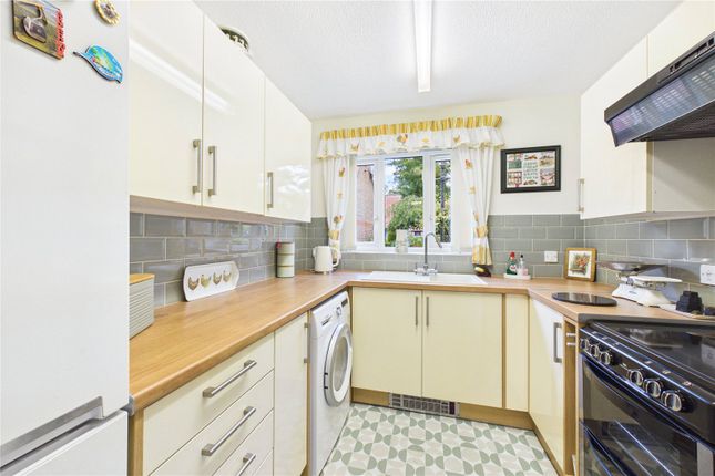 34, Watermill Court, Woolhampton photo 4