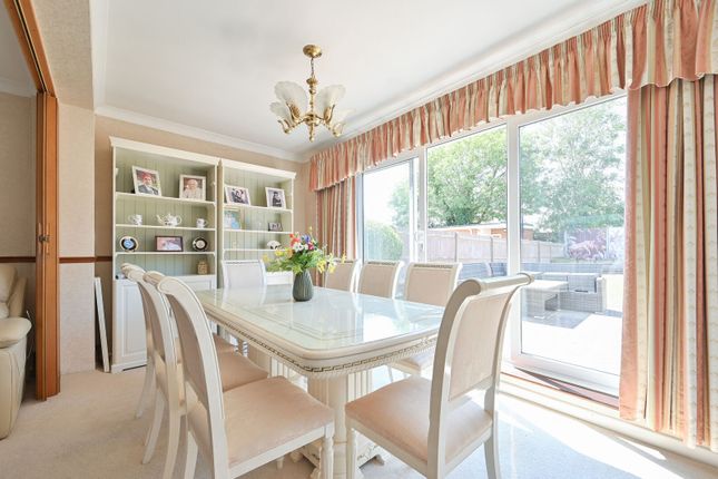 Doncaster Drive, Northolt photo 4