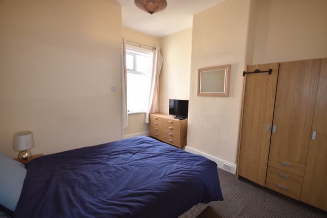 Flat to rent in Holmfield Road, Blackpool