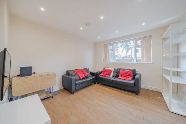 28, Greyshiels Avenue, Leeds photo 3