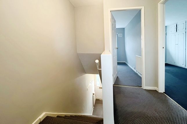 3, Thaxted Close, Hull photo 5