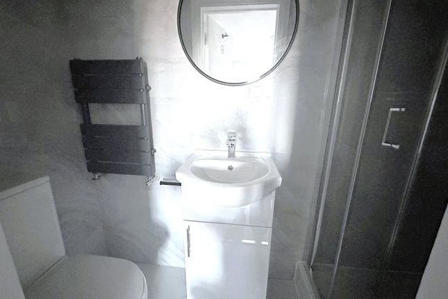 Room 3, 24, Hall Road, Greater London photo 5