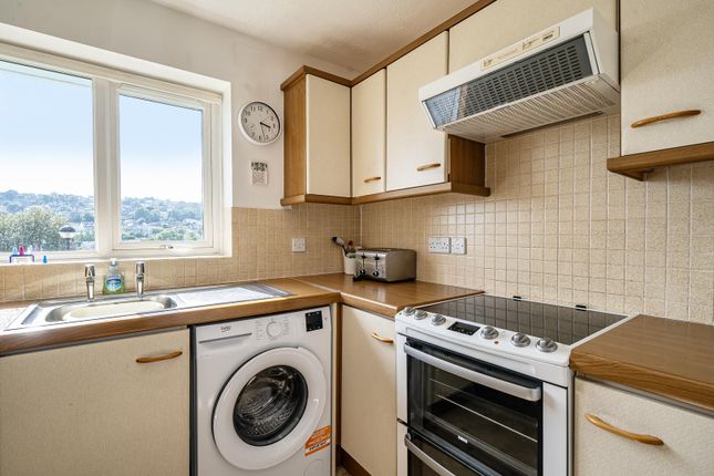 Flat 11, Cloverdale Court, Anning Road, Lyme Regis photo 4