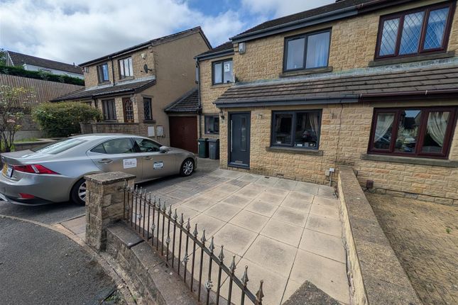 19, Highcroft Gardens, Keighley photo 2