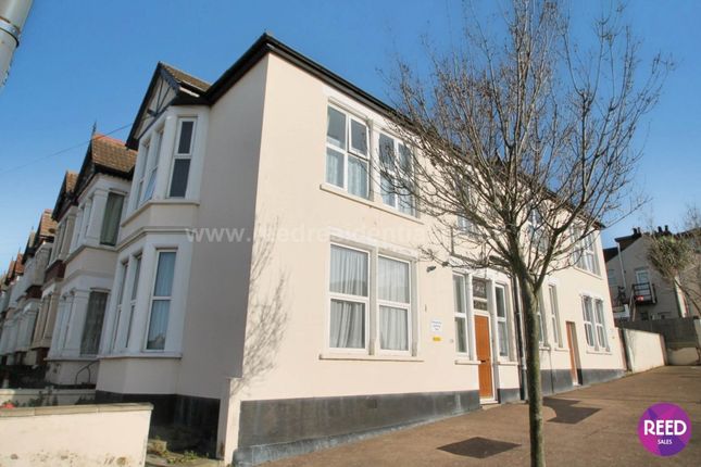Thumbnail Flat to rent in Station Road, Southend