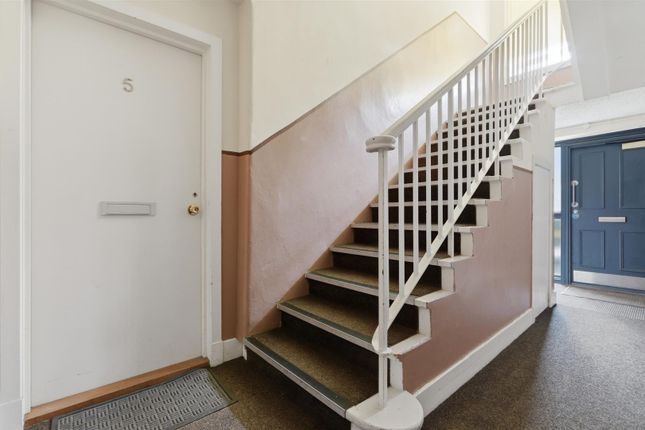 5, Laudervale Gardens, Balloch photo 4