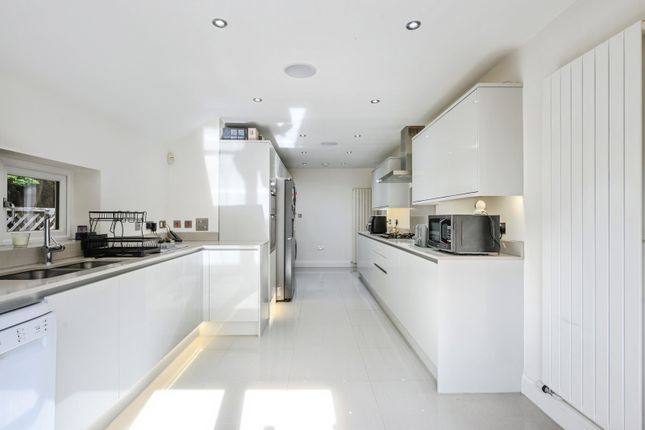 24, Wattendon Road, Surrey photo 4