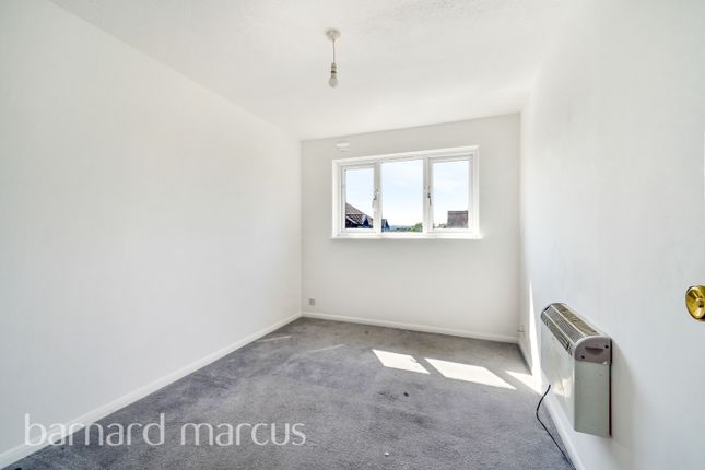 22, Hardcastle Close, CROYDON photo 3