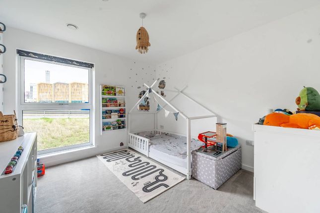 Flat for sale in Colnebank Drive, Watford