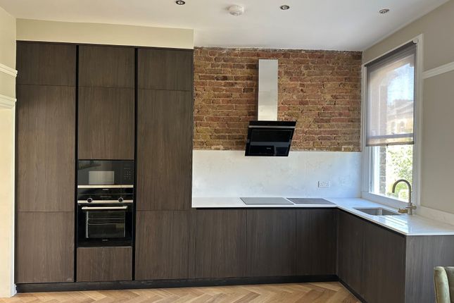 44B,, Frithville Gardens, London photo 3