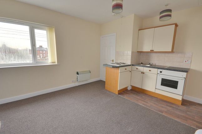 Flat to rent in Airedale Road, Castleford