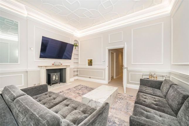 Flat 1, Delahay House, 15, Chelsea Embankment, London photo 2